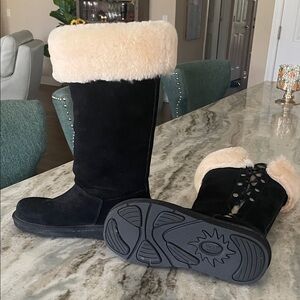 Uggs Black and Cream Fur-Lined Suede Boots size 5.